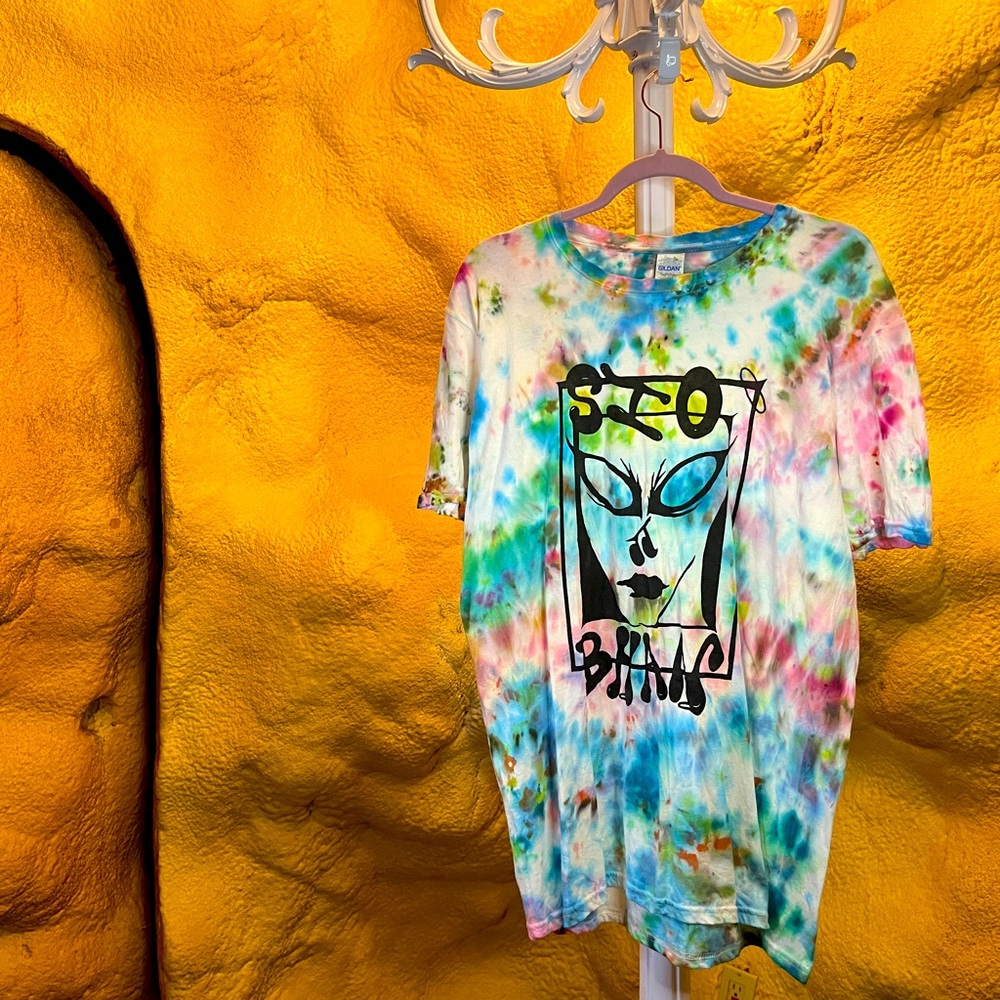 New Hand tye dyed SIOBHAN soft rung spun band T one of a kind mens Large  alien